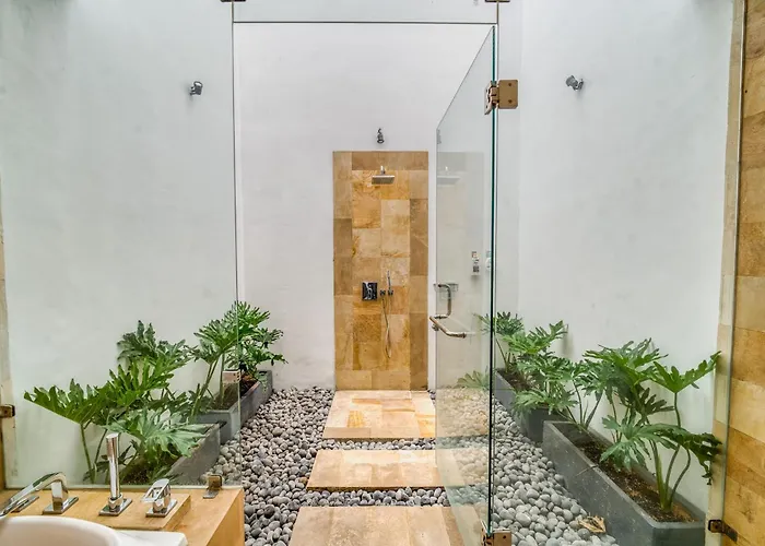 Modern 4bd - Center - 2 Min To & Finns Club Villa