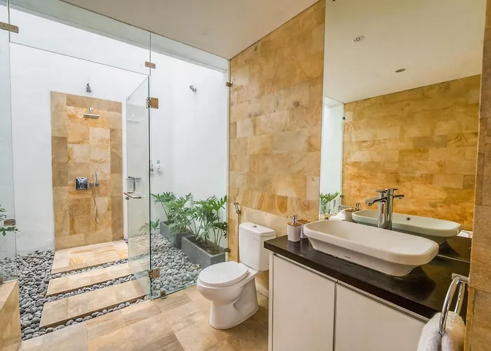 Modern 4bd - Center - 2 Min To & Finns Club Canggu (Bali)