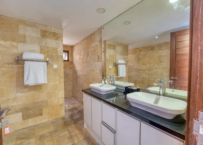Modern 4bd - Center - 2 Min To & Finns Club Villa Canggu (Bali)